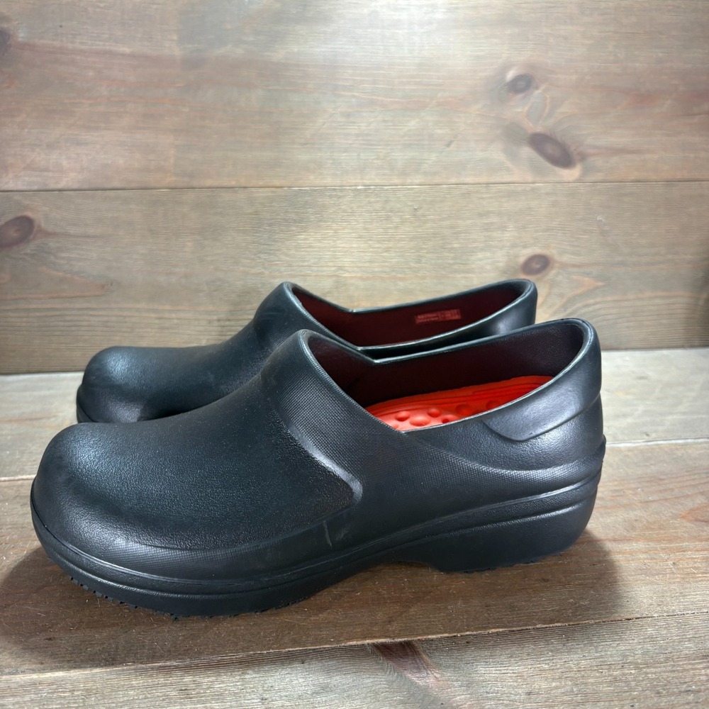 Crocs Specialist II Womens size 6 shoes Black waterproof Slip On Work clogs
